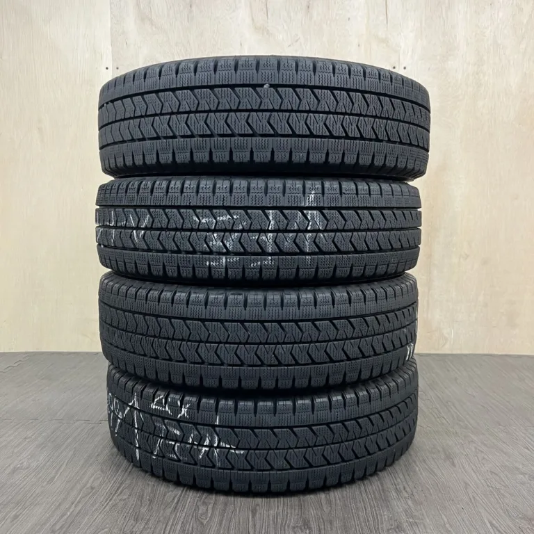 中古 BRIDGESTONE BLIZZAK W989 冬用タイヤ 195/75R15 #0417AT000926の実物写真（1枚目）