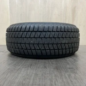 中古 BRIDGESTONE BLIZZAK DM-V3 冬用タイヤ 235/50R19 #0374AT000926の実物写真（1枚目）