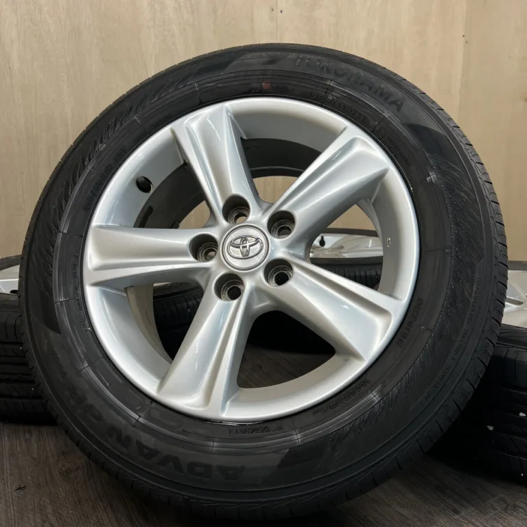 中古 YOKOHAMA ADVAN DB V552 + トヨタ MARK X GRX130 タイヤ・ホイールセット 215/60R16 · 16×7.0J PCD 5x114.3 ET40 #0073AS001026の実物写真（1枚目）