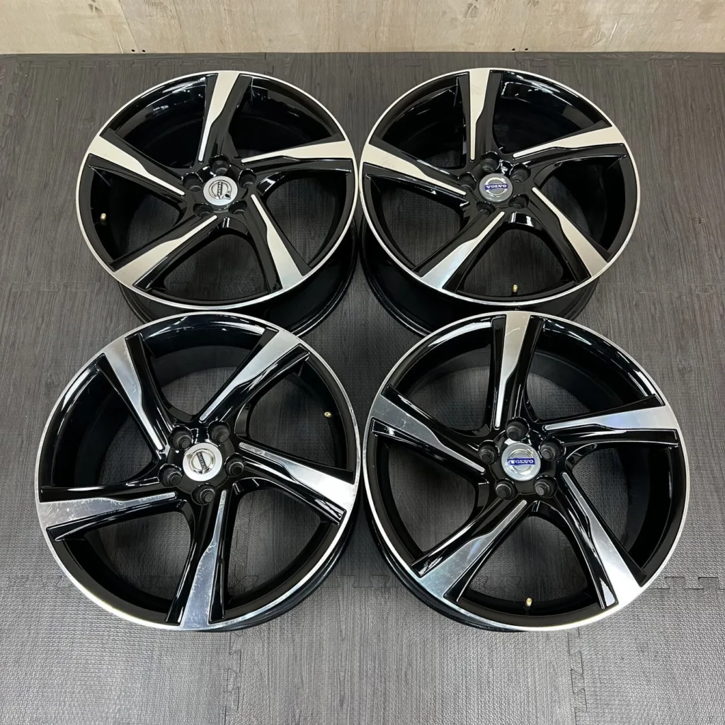 中古 ボルボ ホイール 19×8.0J PCD 5x108 ET49 #0082AD030926の実物写真（1枚目）