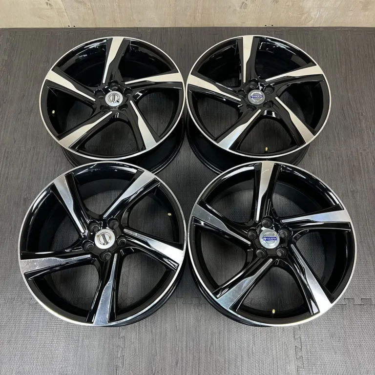 中古 ボルボ ホイール 19×8.0J PCD 5x108 ET49 #0082AD030926の実物写真（1枚目）