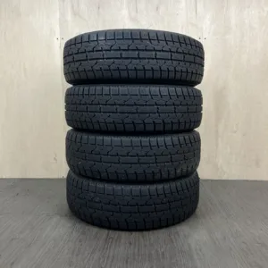 中古 TOYO OBSERVE GARIT GIZ 冬用タイヤ 205/65R16 #0057AT001026の実物写真（1枚目）