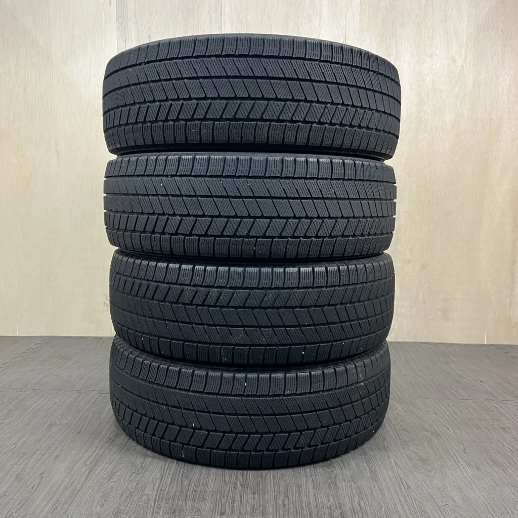 中古 BRIDGESTONE BLIZZAK VRX3 冬用タイヤ 235/60R18 #0437AT000926の実物写真（1枚目）