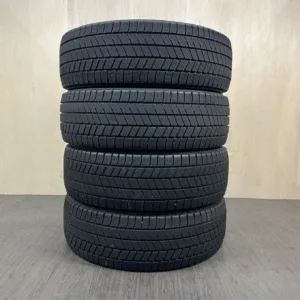 中古 BRIDGESTONE BLIZZAK VRX3 冬用タイヤ 235/60R18 #0437AT000926の実物写真（1枚目）