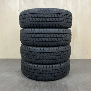 中古 BRIDGESTONE BLIZZAK W989 冬用タイヤ 215/70R15 #0510AT010926の実物写真(1枚目)