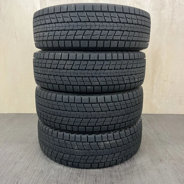 中古 DUNLOP GRANDTREK SJ8 冬用タイヤ 215/60R17 #0239AT020926の実物写真（1枚目）