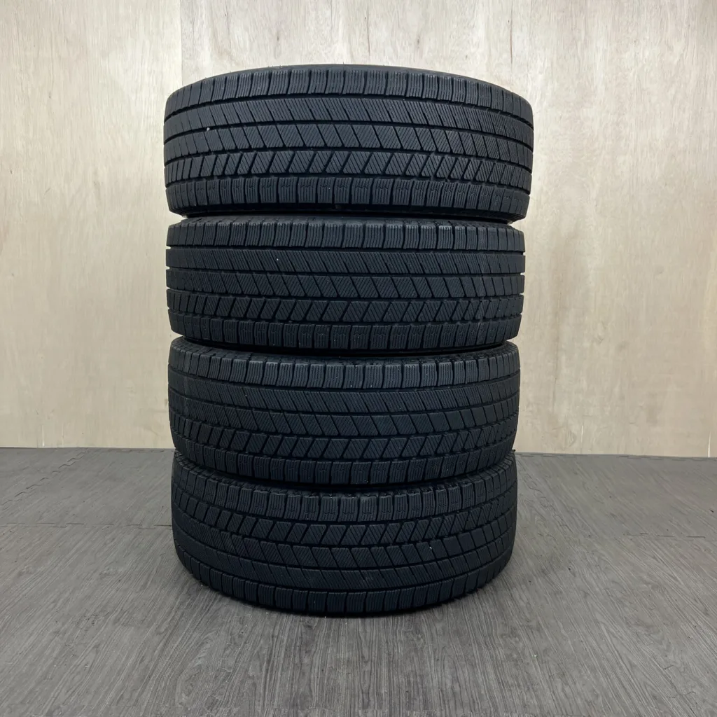 中古 BRIDGESTONE BLIZZAK VRX3 冬用タイヤ 205/60R16 #0519AT0926の実物写真（1枚目）