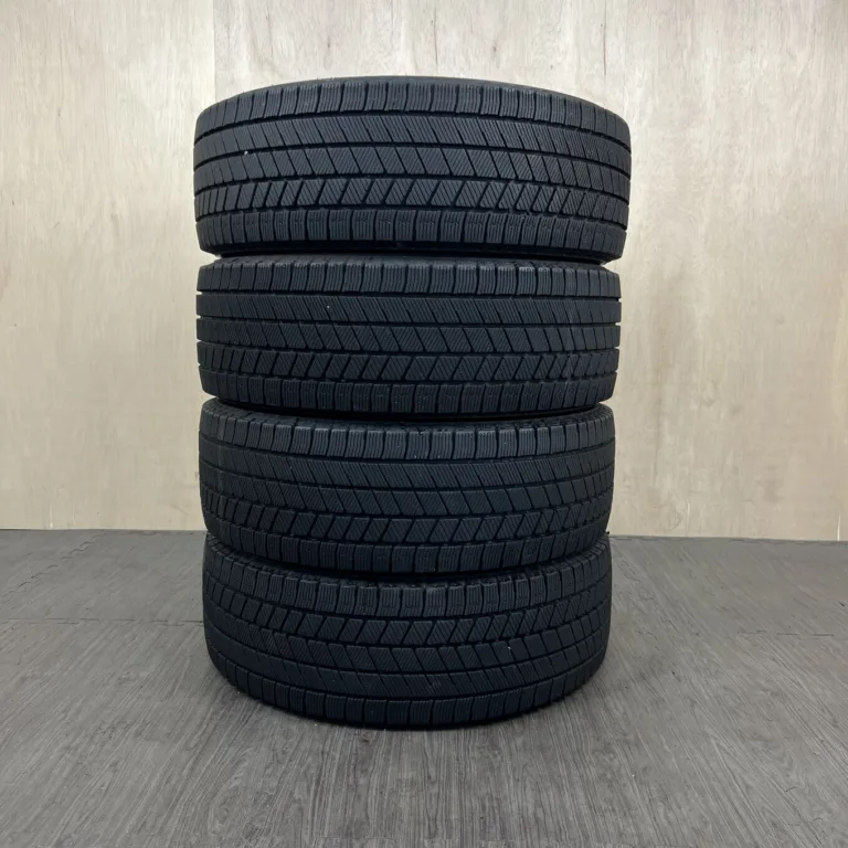 中古 BRIDGESTONE BLIZZAK VRX3 冬用タイヤ 205/60R16 #0519AT0926の実物写真（1枚目）