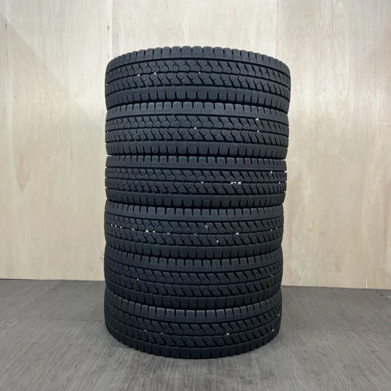 BRIDGESTONE BLIZZAK W979 Шина 205/80 R17.5 артикул 0259AT020926