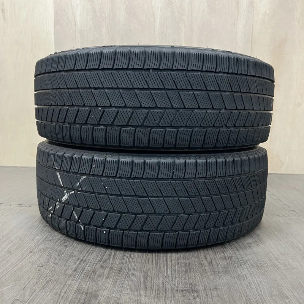 中古 BRIDGESTONE BLIZZAK VRX3 冬用タイヤ 205/60R16 #0307AT0926の実物写真（1枚目）