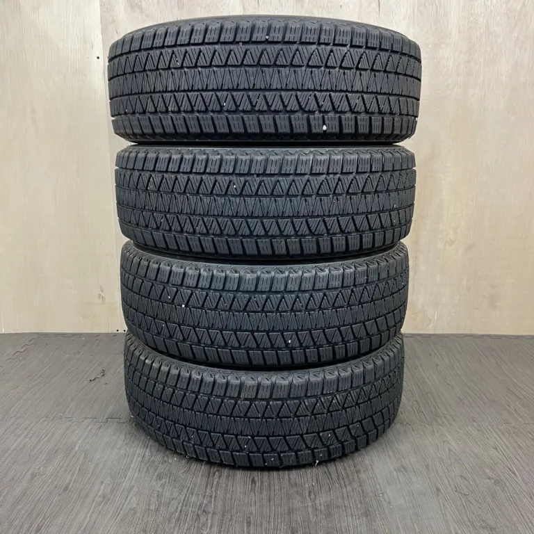 中古 BRIDGESTONE BLIZZAK DM-V3 冬用タイヤ 225/65R17 #0485AT000926の実物写真（1枚目）