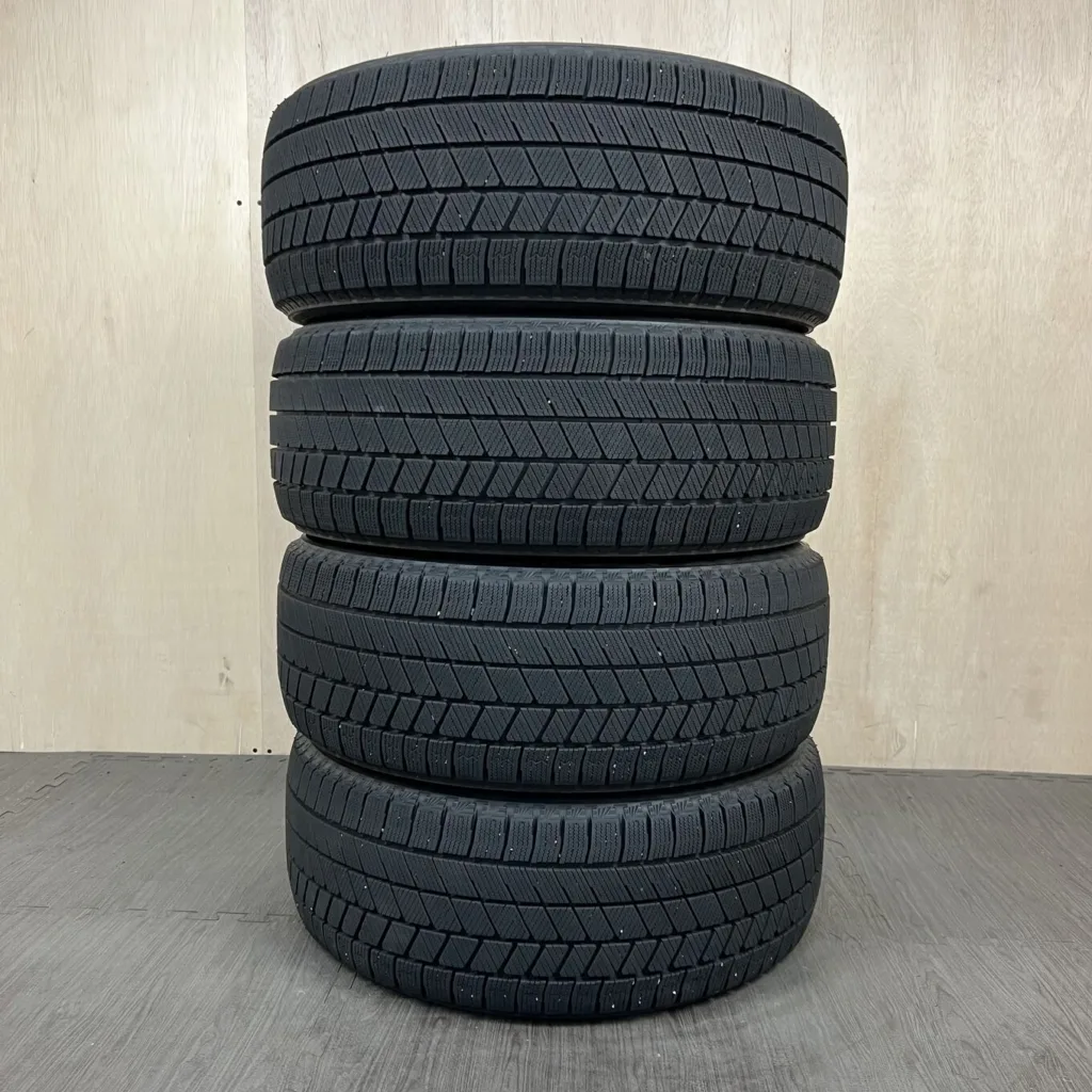 中古 BRIDGESTONE BLIZZAK VRX3 冬用タイヤ 215/50R17 #0146AT020926の実物写真（1枚目）