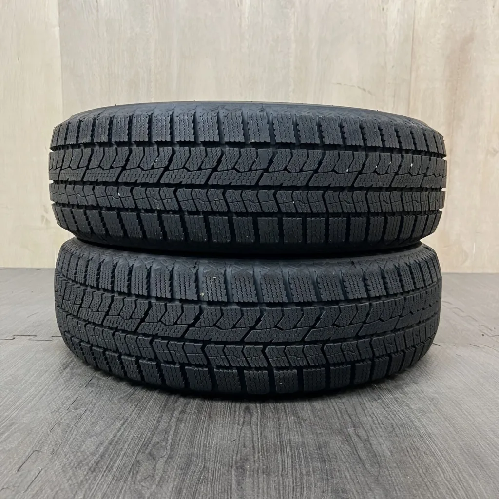 中古 TOYO OBSERVE GIZ2 冬用タイヤ 165/65R15 #0505AT010926の実物写真（1枚目）