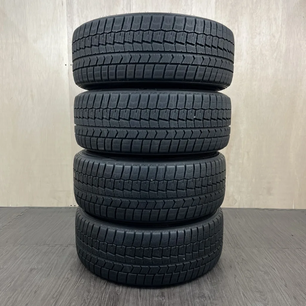 中古 DUNLOP WINTER MAXX WM02 冬用タイヤ 225/45R18 #77T40426の実物写真（1枚目）