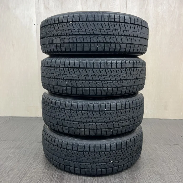 中古 BRIDGESTONE BLIZZAK VRX2 冬用タイヤ 195/65R15 #78T40426の実物写真（1枚目）