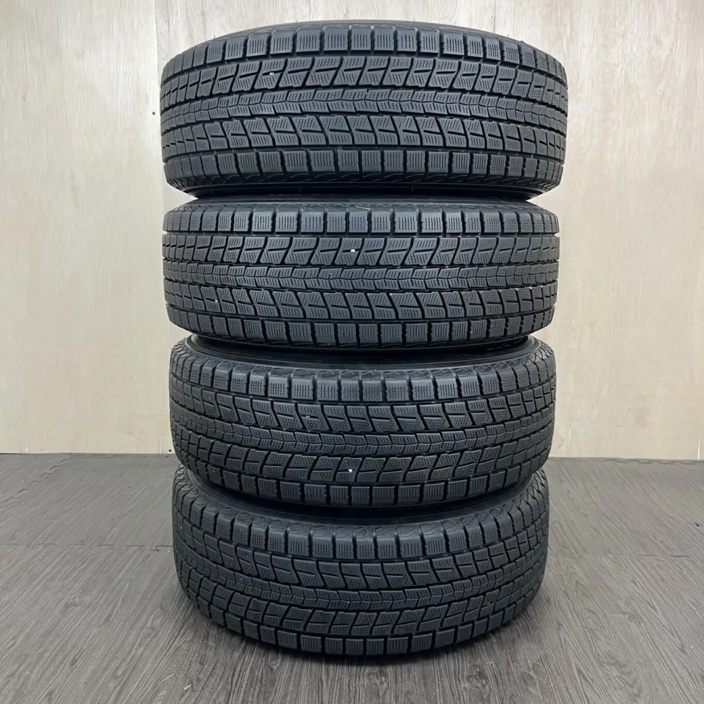 中古 DUNLOP WINTER MAXX SJ8 冬用タイヤ 215/65R16 #85T40426の実物写真（1枚目）