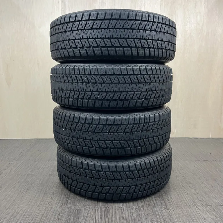 中古 BRIDGESTONE BLIZZAK DM-V3 冬用タイヤ 225/65R17 #97T40426の実物写真（1枚目）