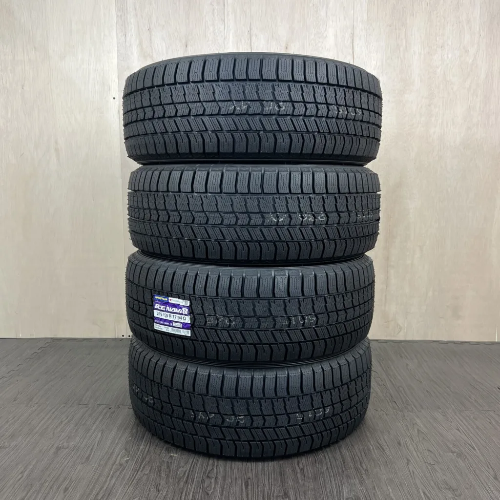 中古 GOODYEAR ICE NAVI 8 冬用タイヤ 215/55R17 #94T40426の実物写真（1枚目）
