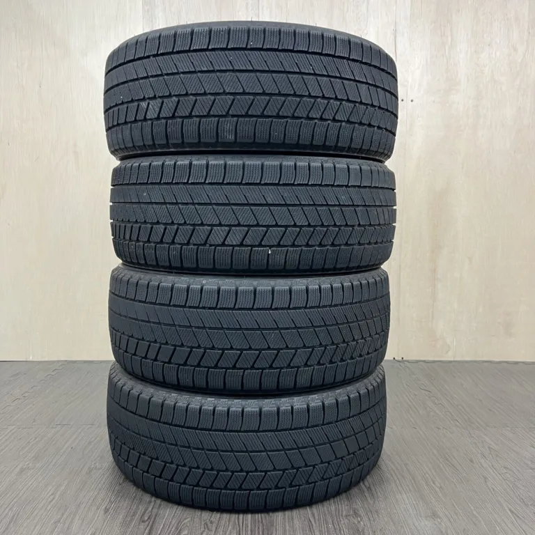 中古 BRIDGESTONE BLIZZAK VRX3 冬用タイヤ 215/45R17 #102T40426の実物写真（1枚目）