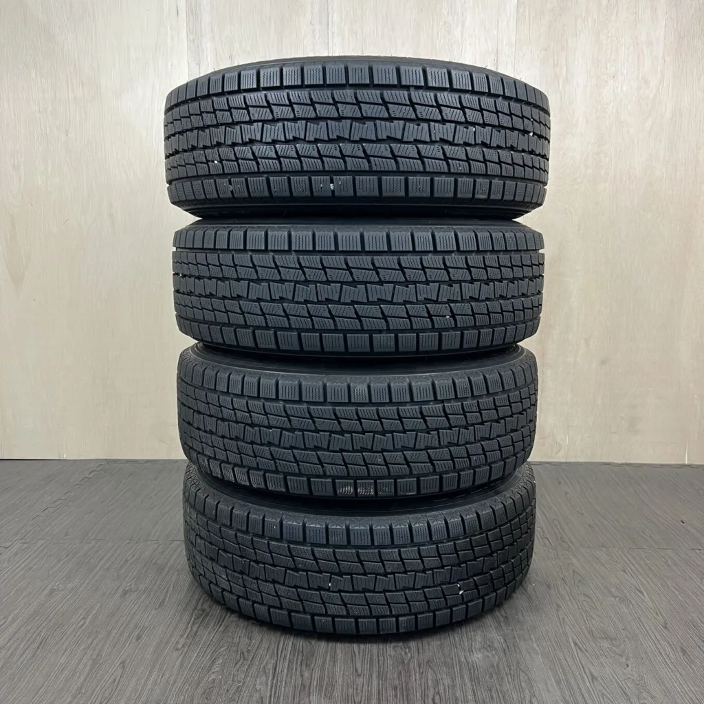 中古 GOODYEAR ICE NAVI SUV 冬用タイヤ 225/60R18 #105T40426の実物写真（1枚目）