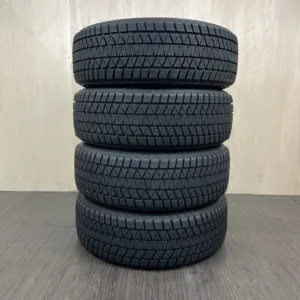 中古 BRIDGESTONE BLIZZAK DM-V3 冬用タイヤ 225/60R18 #106T40426の実物写真（1枚目）