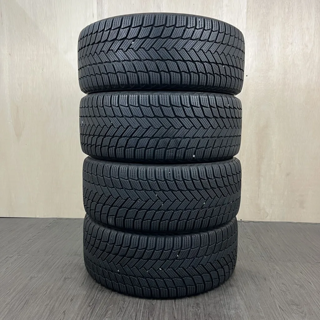中古 MICHELIN X-ICE SNOW 冬用タイヤ 245/45R18 #111T40426の実物写真（1枚目）
