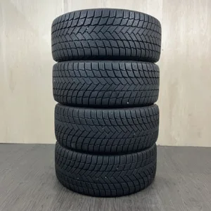 中古 MICHELIN X-ICE SNOW 冬用タイヤ 245/45R18 #111T40426の実物写真（1枚目）
