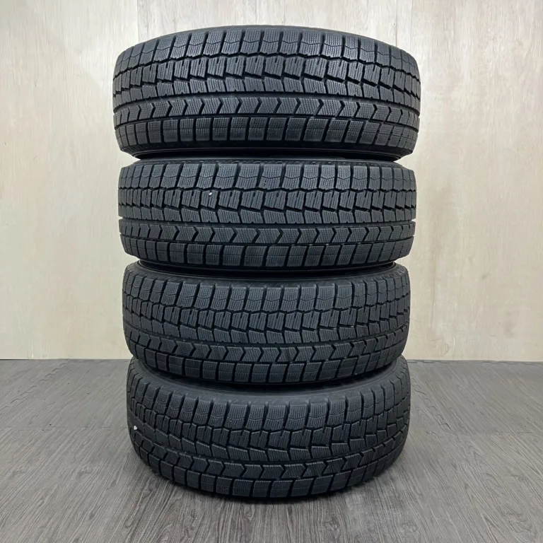 中古 DUNLOP WINTER MAXX WM02 冬用タイヤ 215/65R16 #112T40426の実物写真（1枚目）