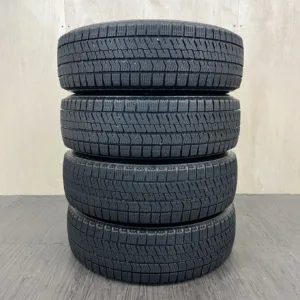 中古 BRIDGESTONE BLIZZAK VRX2 冬用タイヤ 185/65R15 #113T40426の実物写真（1枚目）