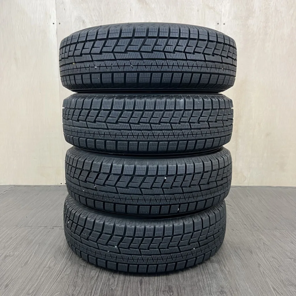 中古 YOKOHAMA ICE GUARD IG60 冬用タイヤ 175/70R14 #114T40426の実物写真（1枚目）