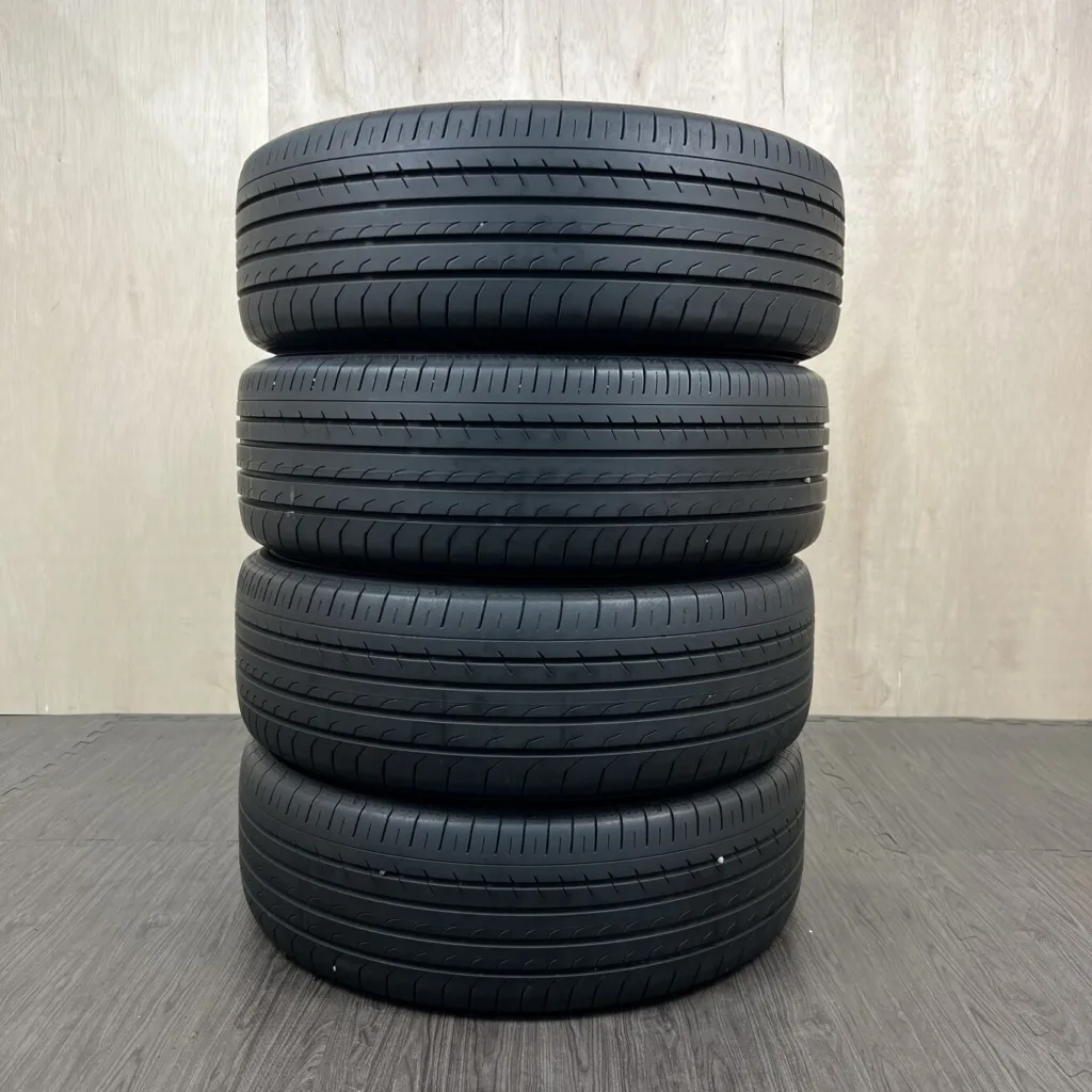中古 YOKOHAMA BLUEARTH RV RV03 サマータイヤ 195/60R16 #116T40426の実物写真（1枚目）
