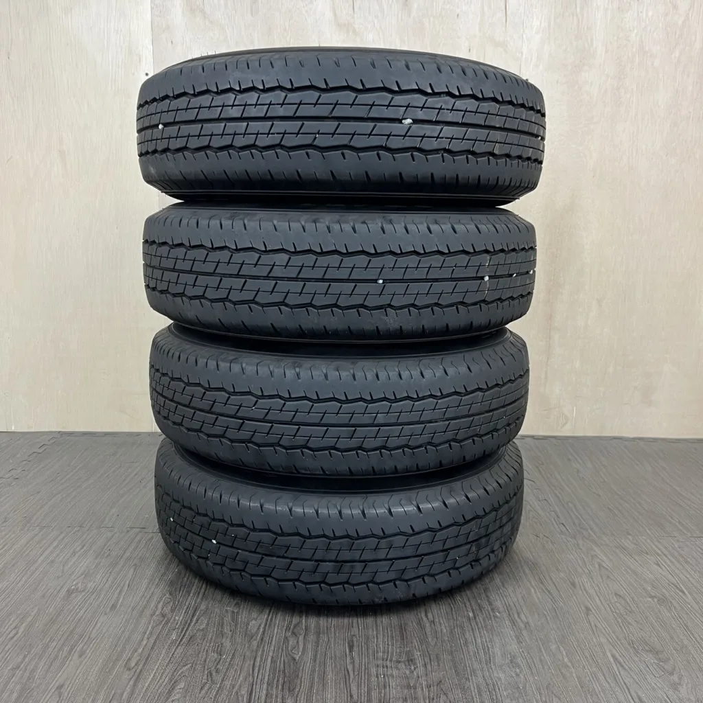 中古 DUNLOP SP175N サマータイヤ 195/80R15 #133T40426の実物写真（1枚目）
