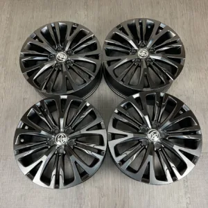 中古 トヨタ YARIS CROSS ホイール 18×7.0J PCD 5x114.3 ET50 #0039AD050926の実物写真（1枚目）