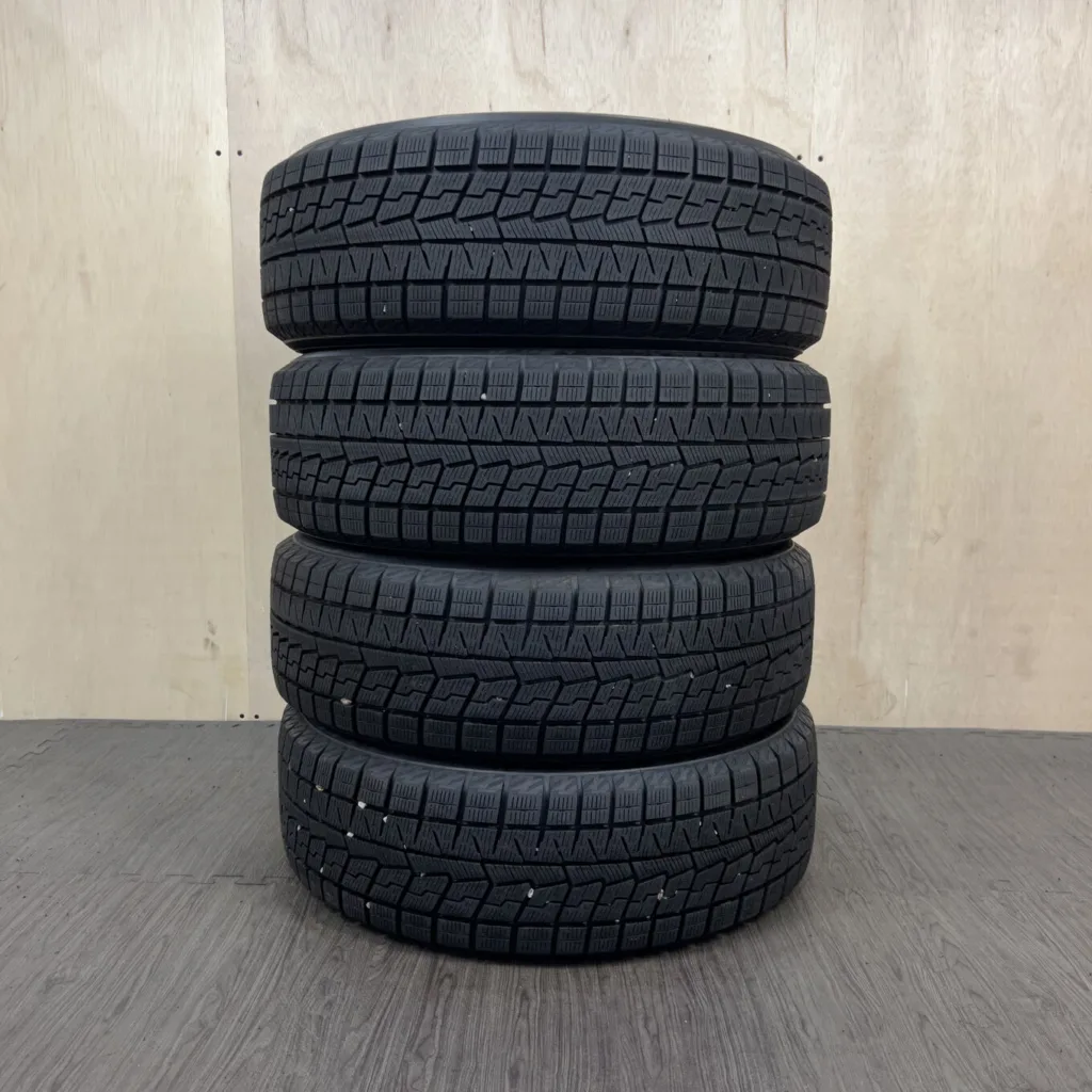 中古 YOKOHAMA ICE GUARD IG70 冬用タイヤ 205/60R16 #0542AT0926の実物写真（1枚目）