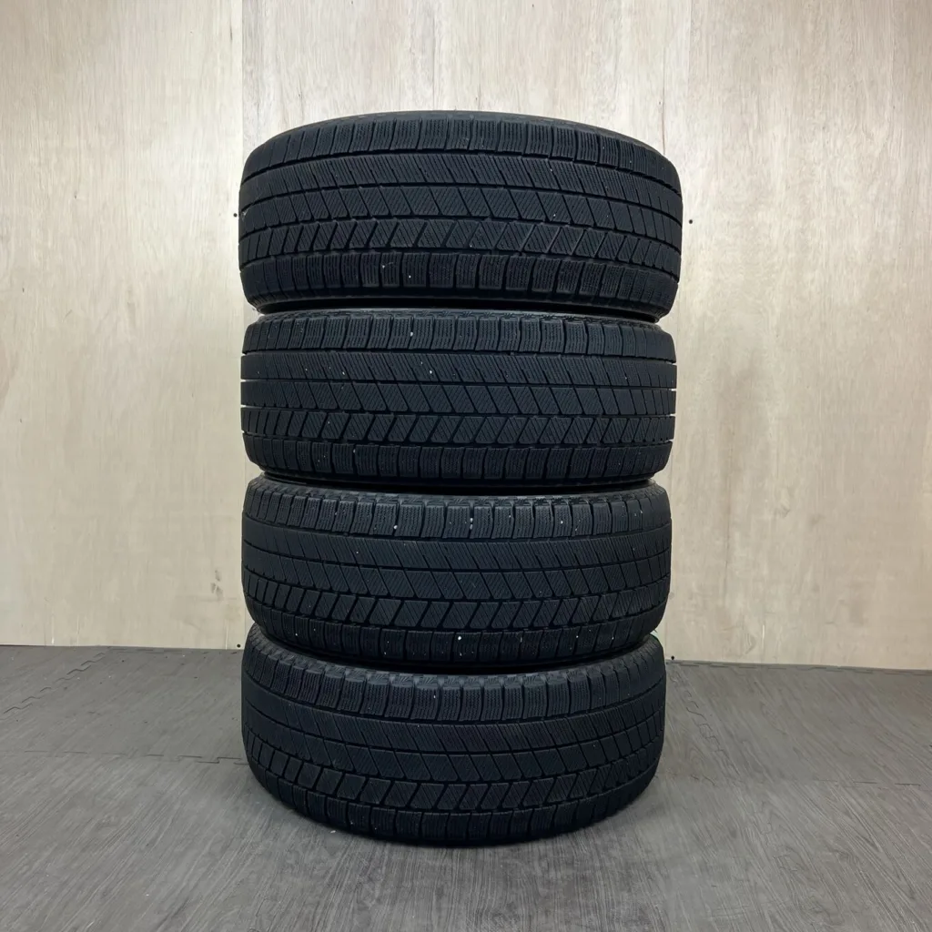 中古 BRIDGESTONE BLIZZAK VRX3 冬用タイヤ 215/50R17 #0199AT010926の実物写真（1枚目）