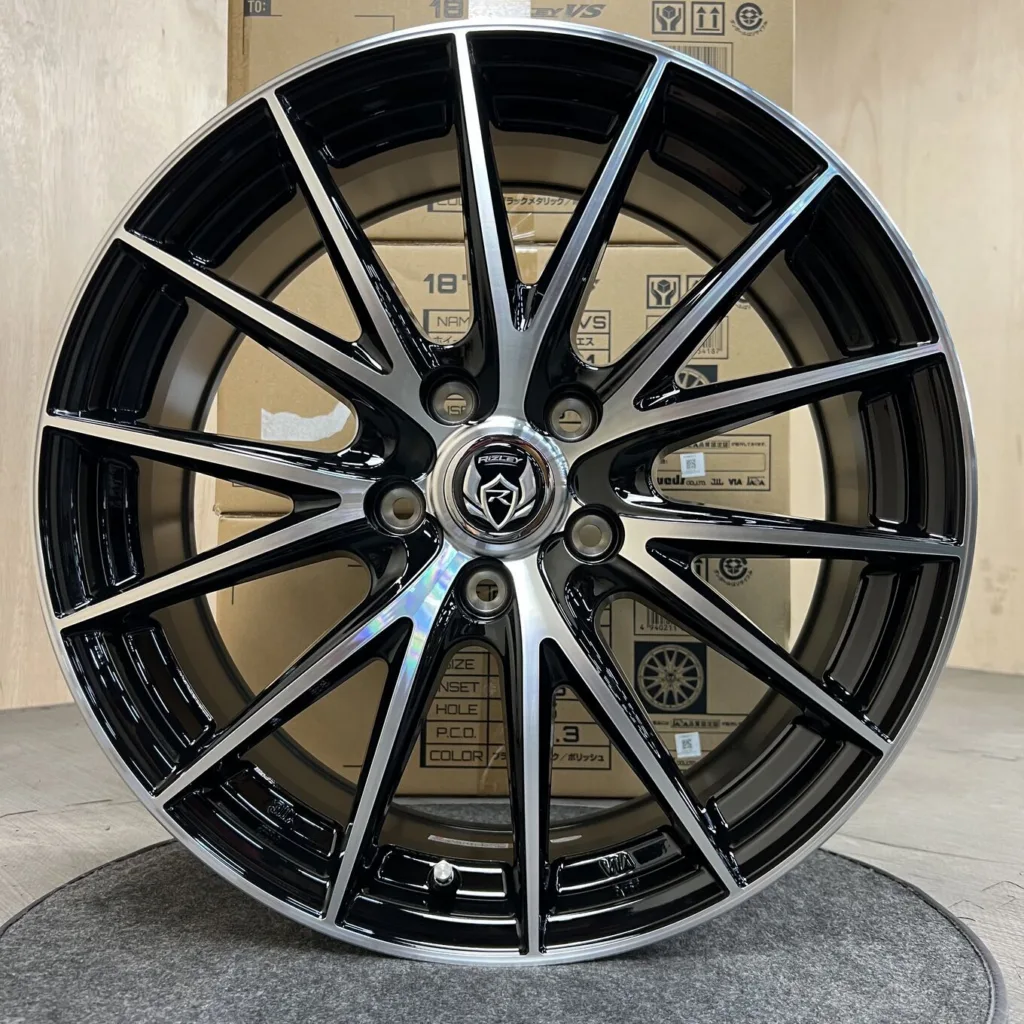 中古 WEDS RIZLEY VS ホイール 18×7.5J PCD 5x114.3 ET55 #0028AD040926の実物写真（1枚目）