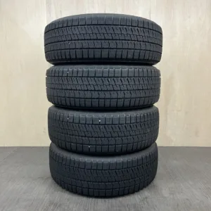 中古 BRIDGESTONE BLIZZAK VRX2 冬用タイヤ 225/60R17 #0501AT000926の実物写真(1枚目)