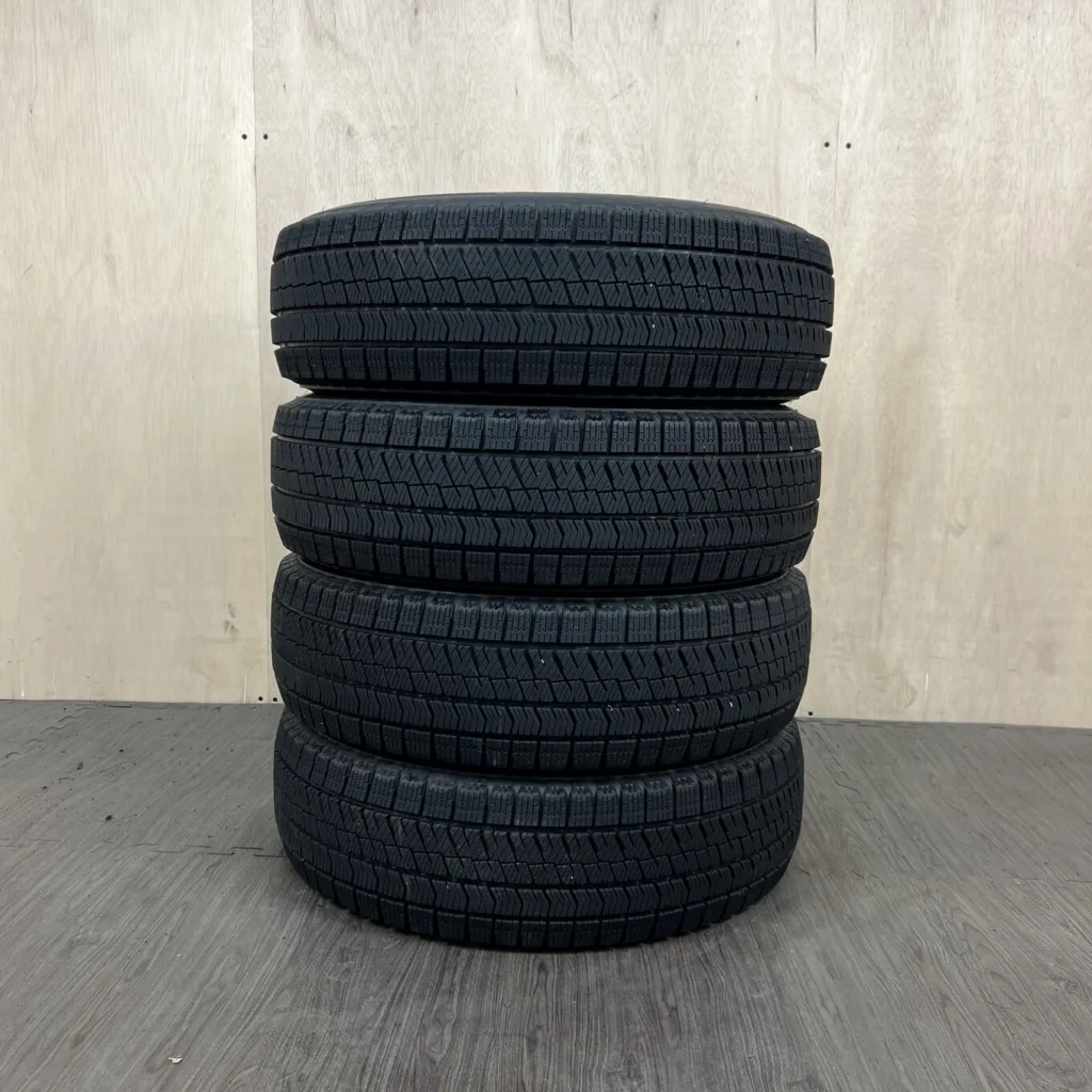 中古 BRIDGESTONE BLIZZAK VRX2 冬用タイヤ 185/65R15 #0047AT001026の実物写真（1枚目）