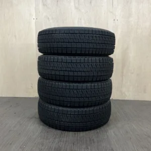 中古 BRIDGESTONE BLIZZAK VRX2 冬用タイヤ 185/65R15 #0047AT001026の実物写真(1枚目)
