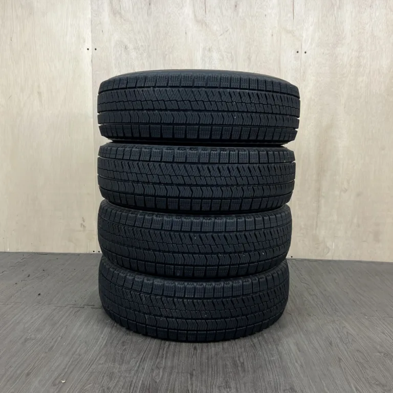 中古 BRIDGESTONE BLIZZAK VRX2 冬用タイヤ 185/65R15 #0047AT001026の実物写真（1枚目）