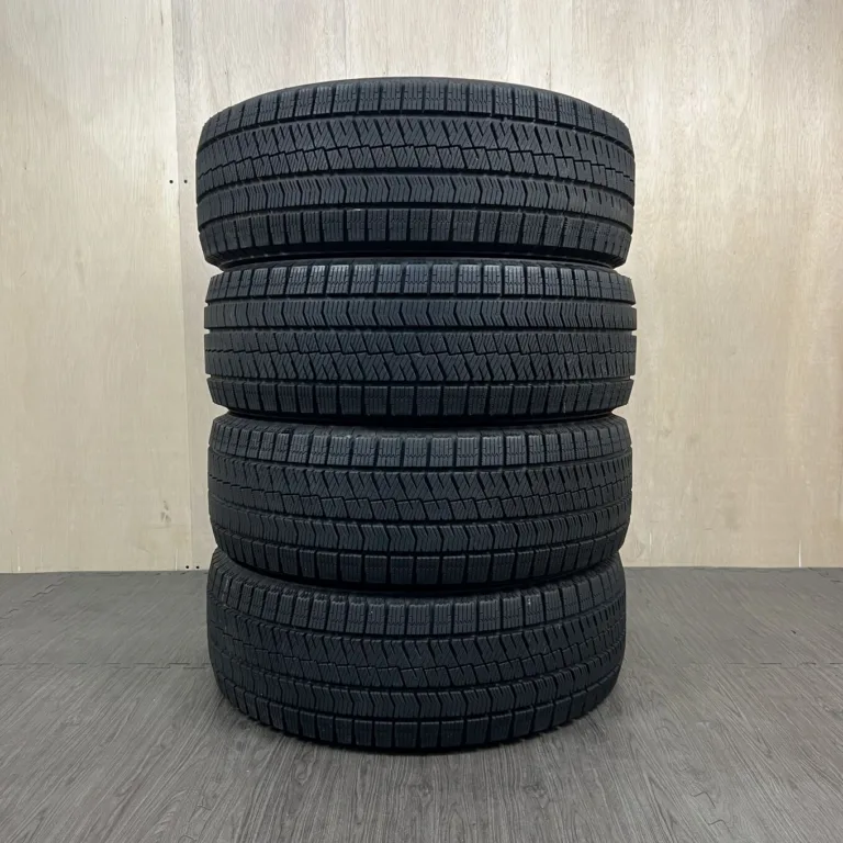 中古 BRIDGESTONE BLIZZAK VRX2 冬用タイヤ 215/55R18 #0431AT000926の実物写真（1枚目）