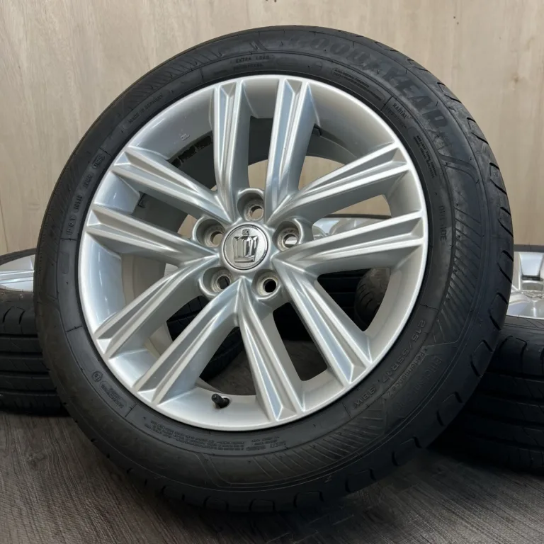 中古 GOODYEAR EFFICIENTGRIP PERFORMANCE 2 + トヨタ CROWN タイヤ・ホイールセット 215/55R17 · 17×7.5J PCD 5x114.3 ET40 #0329AS000926の実物写真（1枚目）