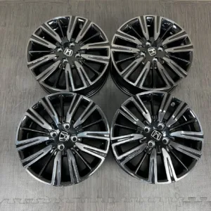 中古 ホンダ FIT ホイール 16×6.0J PCD 4x100 ET50 #0083AD030926の実物写真(1枚目)