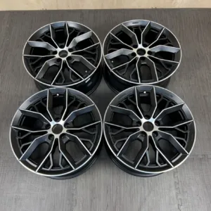 中古 MOMO ホイール 18×8.0J PCD 5x108 ET42 #002AD030826の実物写真（1枚目）