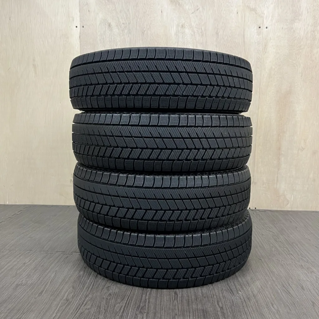 中古 BRIDGESTONE BLIZZAK VRX3 冬用タイヤ 185/70R14 #0420AT000926の実物写真（1枚目）
