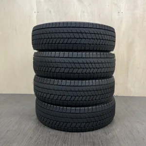 中古 BRIDGESTONE BLIZZAK VRX3 冬用タイヤ 185/70R14 #0420AT000926の実物写真(1枚目)