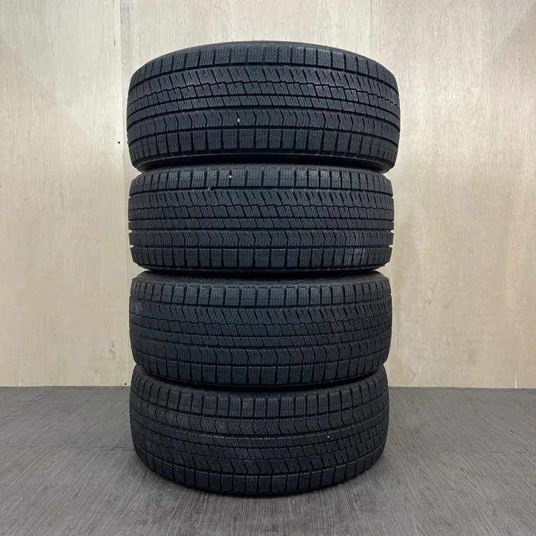 中古 BRIDGESTONE BLIZZAK VRX2 冬用タイヤ 245/40R20 #0453AT000926の実物写真（1枚目）