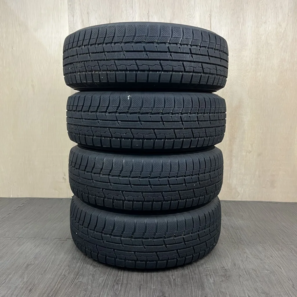 中古 TOYO WINTER TRANPATH TX 冬用タイヤ 215/70R16 #0338AT000926の実物写真（1枚目）