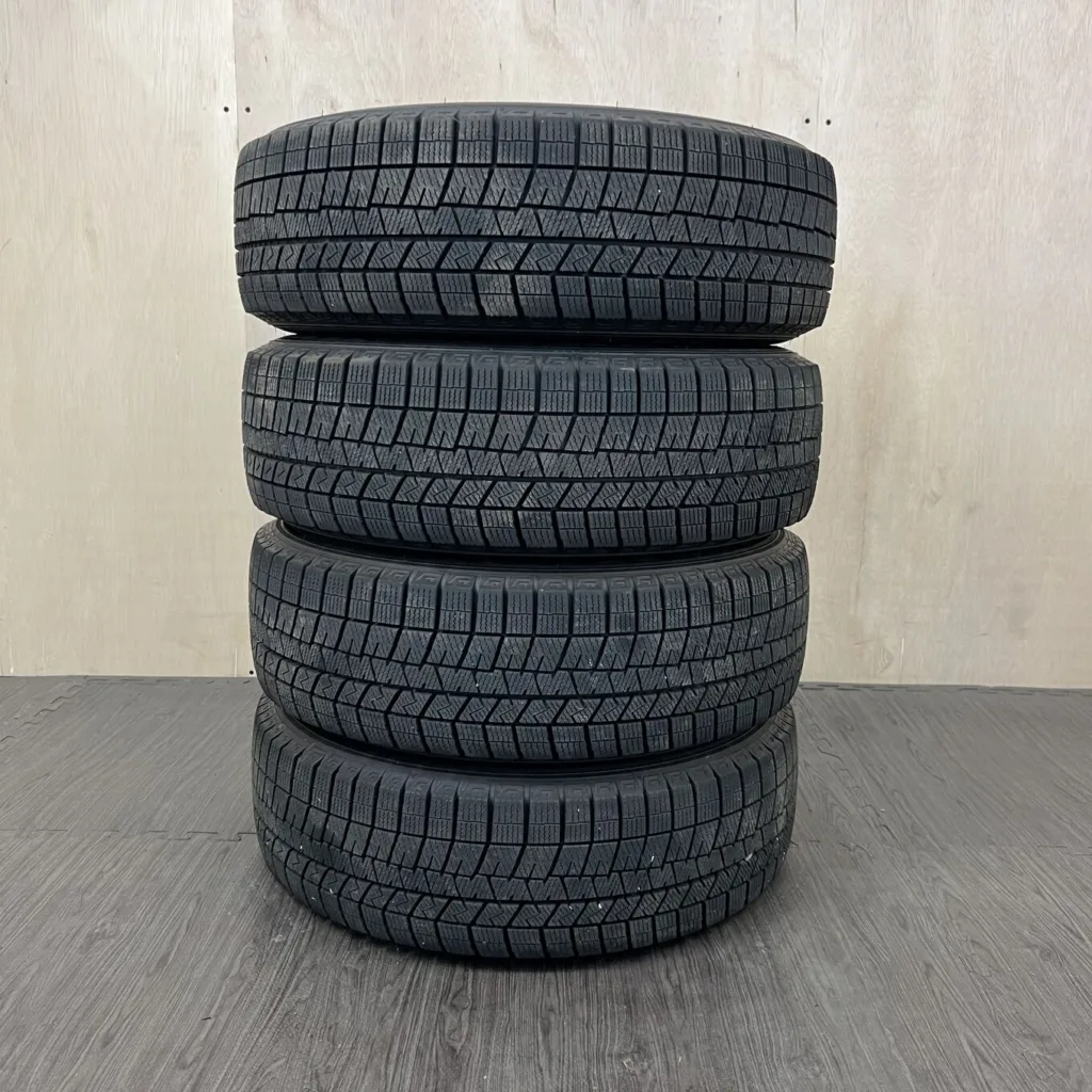 中古 DUNLOP WINTERMAXX 03 冬用タイヤ 185/65R15 #0272AT0926の実物写真（1枚目）