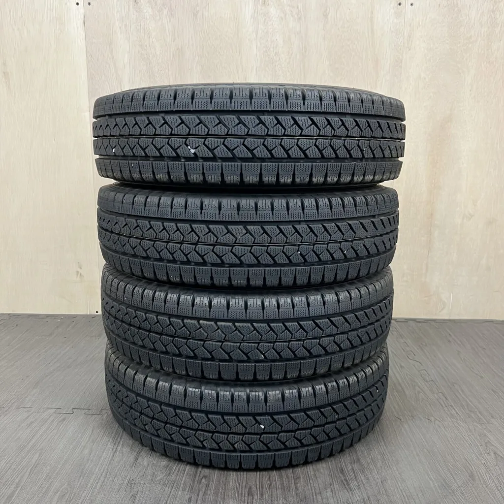 中古 BRIDGESTONE BLIZZAK VL1 冬用タイヤ 165/80R13 #0174AT010926の実物写真（1枚目）